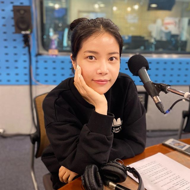 solarhourly's tweet photo. #SolarOnThisDay
♡ 201111 – SBS power time
#SOLAR #솔라 #MAMAMOO #마마무 https://t.co/Kf0yrT5IQO