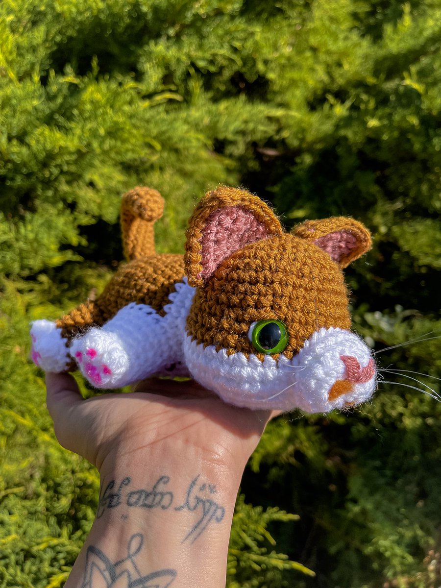 a sweet custom kitty for your TL… just look at those toe beans😭