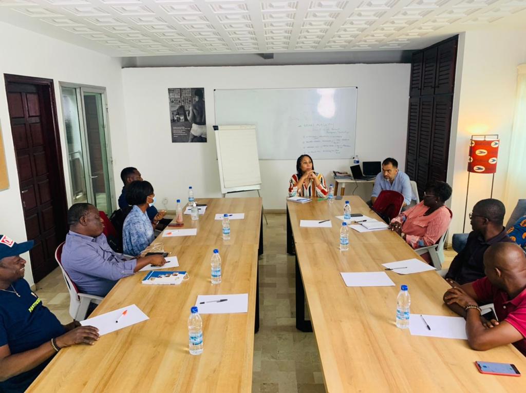 SMART_METRIX_'s tweet photo. Coaching de la fonction commerciale avec notre client PPG SEIGNEURIE CI.

#Coaching #SMARTMETRIX #business #développement #Africa #CIV225 https://t.co/MWYSXwvMut