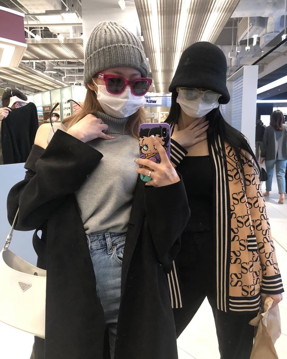 boohyunn's tweet photo. we got samo we finally got them https://t.co/8I9XTXuqym