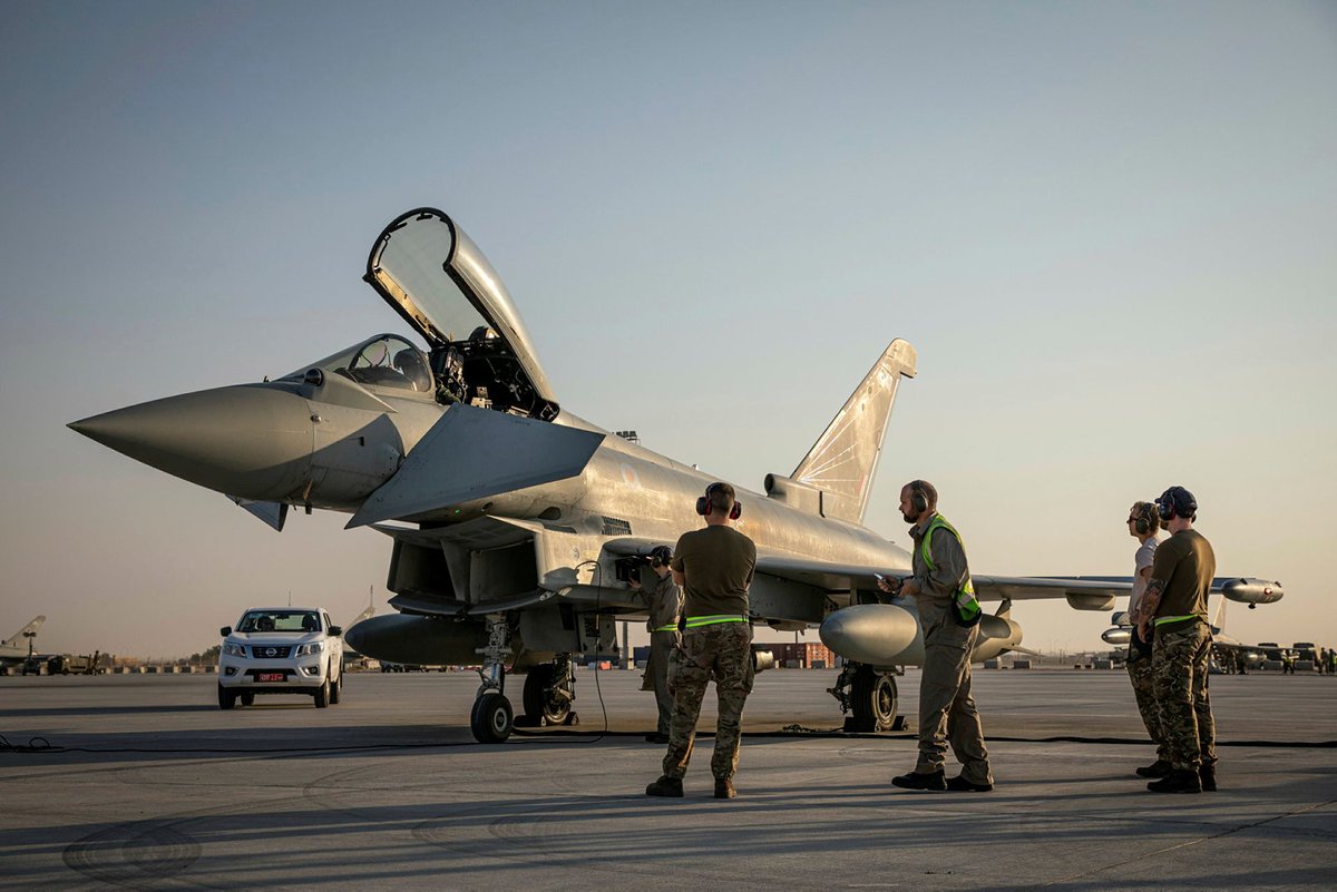 RoyalAirForce's tweet image. RAF Typhoons, II(AC) Squadron, @12Sqn, a Voyager refueller and over 300 RAF support personnel have arrived in Oman to begin Exercise MAGIC CARPET 21. The two week exercise will deliver challenging training to RAF &amp;amp; Omani pilots.

Full story: bit.ly/3CZKbRn
@UKinOman