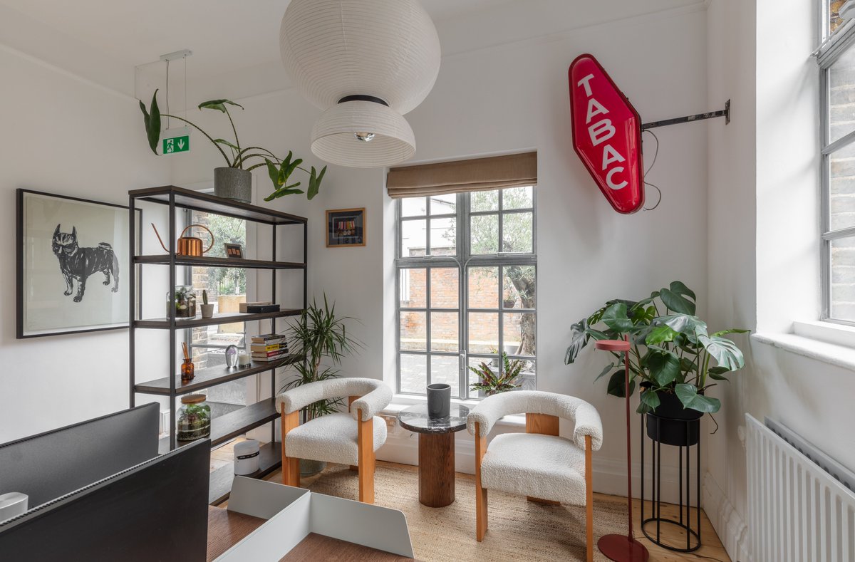 House_C0's tweet photo. Delighted to share the new #HouseCollective headquarters through the lens of the incredible #NicholasWorley 📷

#interiordesign #architecture #london #realestate #officedesign #officewear #primrosehill https://t.co/S67E5DhqRa