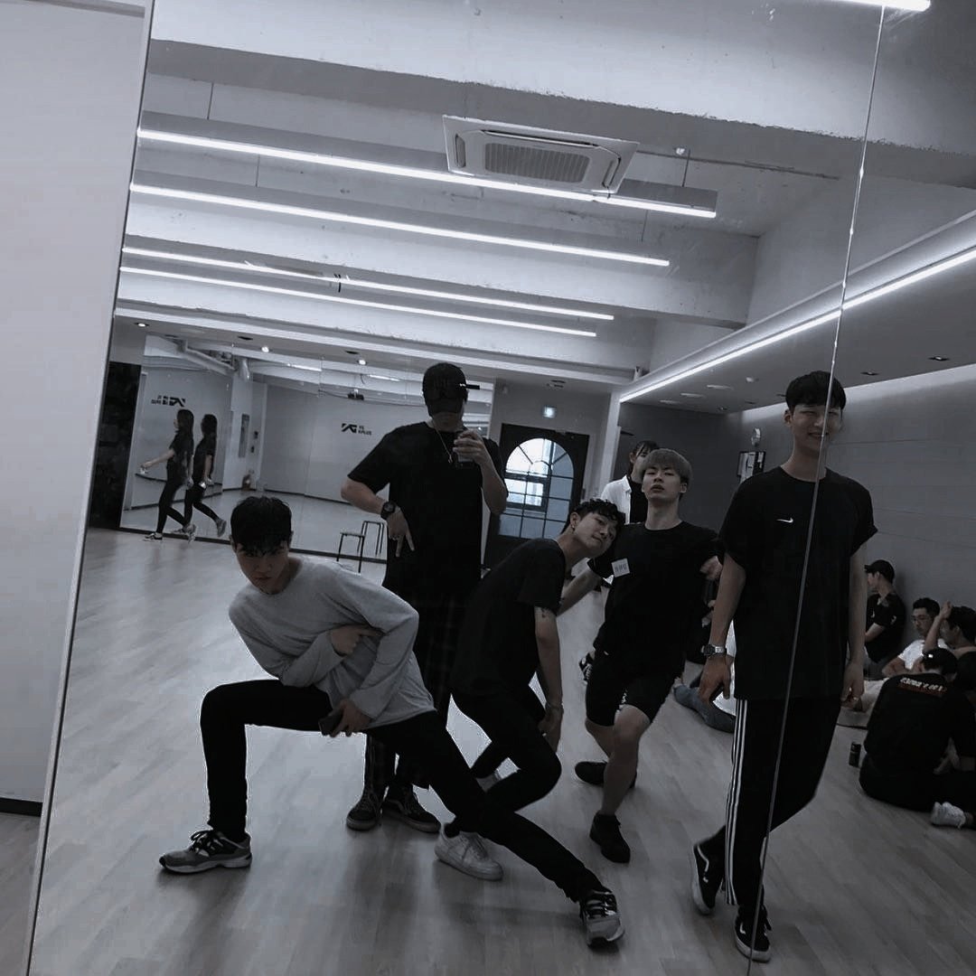 hororyu's tweet photo. #junhao #chinaline au, в котором
Джун состоит в танцевальной кавер команде, но чувствует себя только никчёмным.
А Минхао предлагает. https://t.co/ZkJuqqFyjf