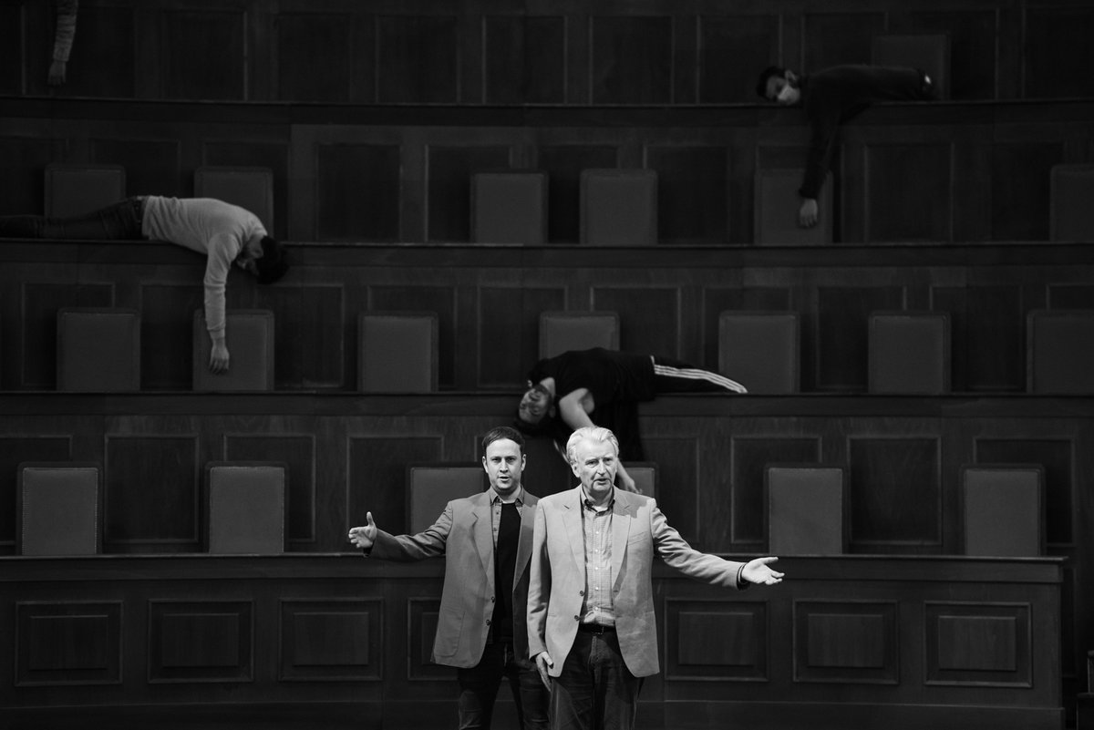 OperaRoma's tweet photo. “La vendetta di Cesare è compiuta quando Ottaviano diventa imperatore, il primo di molti a venire…”#RobertCarsen.
‘Julius Caesar’ di #GiorgioBattistelli su libretto di #IanBurton, in prima mondiale il 20 novembre al Teatro dell’Opera. Sul podio #DanieleGatti.
#operaroma #TORjc https://t.co/oER4uQbjKv