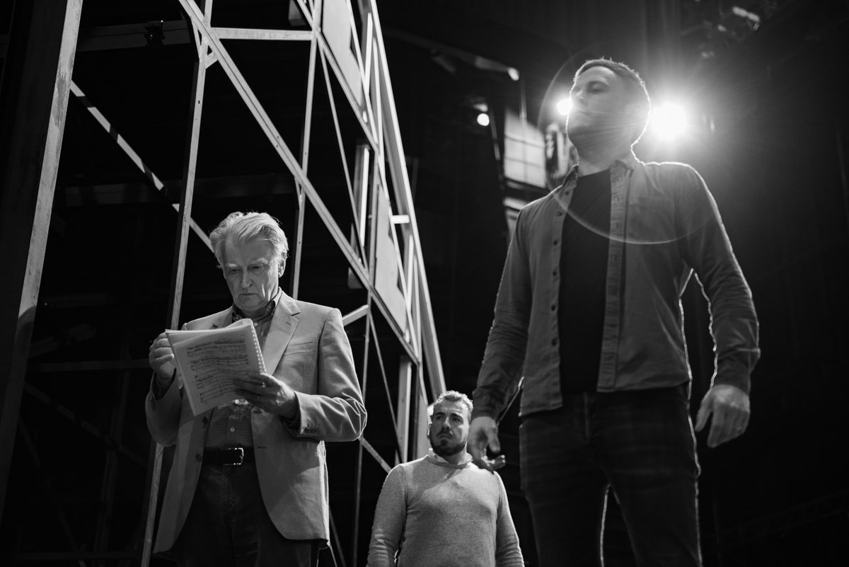 “La vendetta di Cesare è compiuta quando Ottaviano diventa imperatore, il primo di molti a venire…”#RobertCarsen.
‘Julius Caesar’ di #GiorgioBattistelli su libretto di #IanBurton, in prima mondiale il 20 novembre al Teatro dell’Opera. Sul podio #DanieleGatti.

#operaroma #TORjc