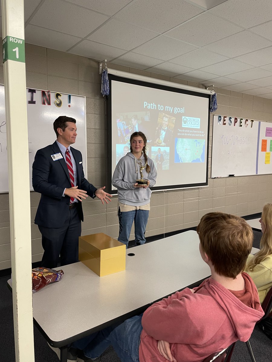 FblaOcms's tweet photo. Thank you to Oconee alumni, Adam Hammond, for speaking to our 8th grade students about his career journey. Students were able to hear about Mr. Hammond's experience at @OconeeWarriors, being a news anchor, and his decision to make a career change. @OCS_CTAE @OconeeCountyMS https://t.co/6NIxdQRFTD