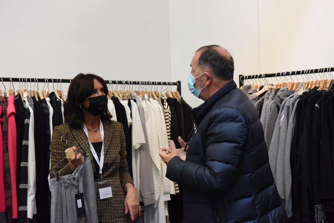 ModaMakersItaly's tweet photo. Ha inaugurato oggi, martedì 9 novembre, a Modena, nel Quartiere Fieristico di ModenaFiere, la 12^ edizione di Moda Makers, la manifestazione italiana della moda programmata che torna in presenza dopo le scorse tre edizioni. #fashion #knitwear #madeinitaly https://t.co/ULnB9ZhKNx