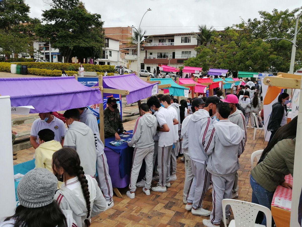 iumafis's tweet photo. Hoy @iumafis siendo partícipes de la semana de la juventud en el municipio de San Pedro de los Milagros,orientando a los bachilleres 2021 del municipio en su elección profesional. https://t.co/sqWhAlzlIK