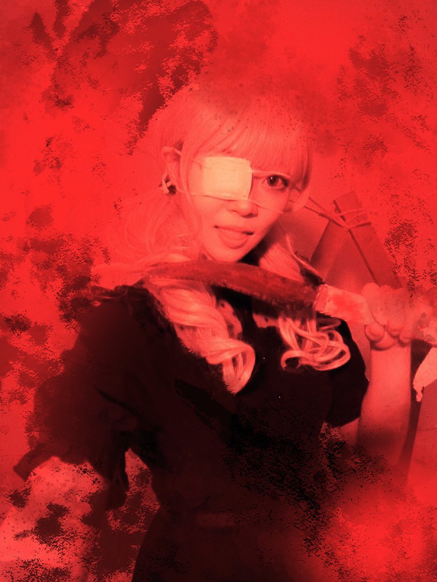 bloody_photos_'s tweet photo. 実は本日、ジェシー様が乗り込んできました。

加工しろ加工しろばっか言ってくるんで大変です。
くらやみファミリーが揃ったらどうなる事やら……。

血塗撮影会では血糊撮影以外に、オリジナル加工も可能でございます。
アナタだけのアート写真をご堪能下さい。

#血塗撮影会
#伯虎座
#ジェシー https://t.co/yMR2lRHz0C