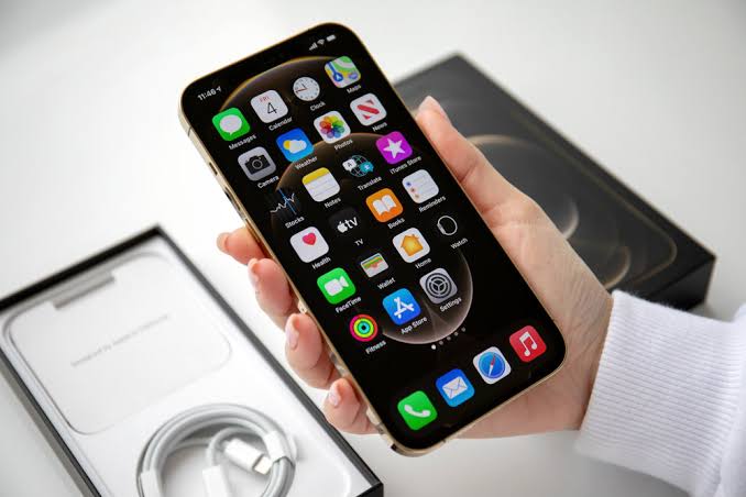 updatecultura's tweet photo. Apple e Magazine Luiza são obrigadas a pagar indenização e fornecer carregador a cliente que comprou iPhone.

Justiça considera que, por se tratar de um item essencial para o bom funcionamento do celular, ocorreu uma venda casada. https://t.co/HBdsMWXJZs