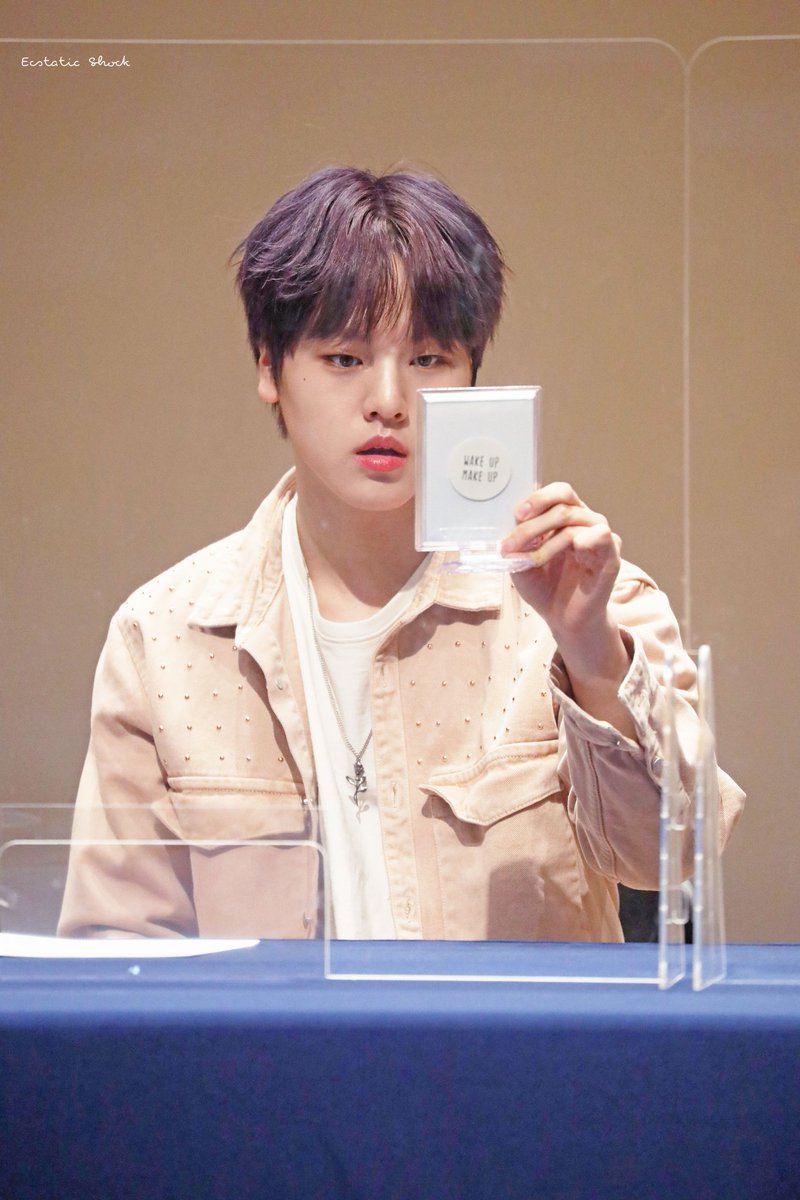 ecstatic_shock's tweet photo. 거울아 거울아!
세상에서 가장 귀여운 사람은?
물론.. 나지
#안녕하십니까_남도현_생일입니다
#18TH_HAPPY_DOHYON_DAY https://t.co/QzjY2T1mgb
