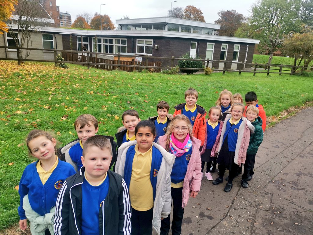 All_SaintsPri's tweet photo. A lovely afternoon walking around our community to see all of the features #DosbarthMissThomas has been looking at on Google Earth and Google Maps 🌍🗺️🏘️ #communityexplorers #ethicalinformedcitizens https://t.co/YPxQBapBYV