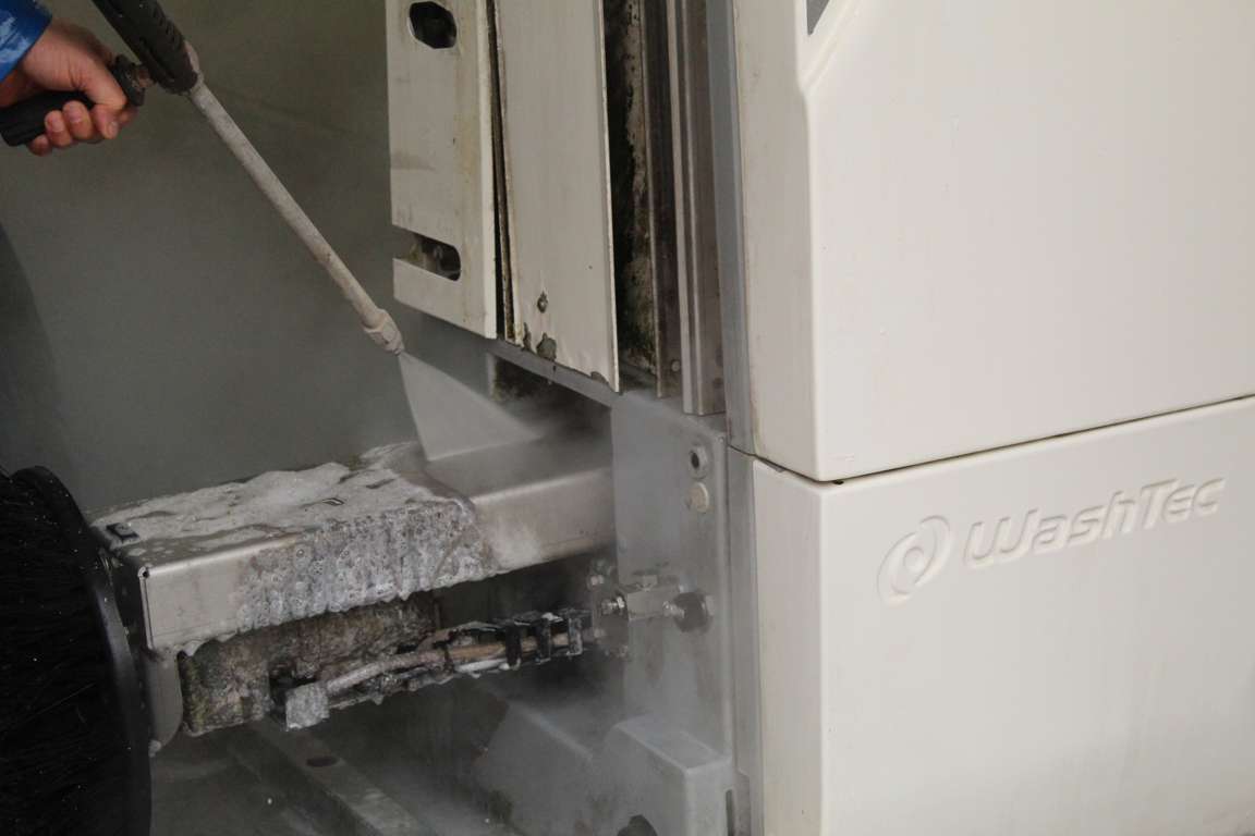 SchoneWasstraat's tweet photo. Wij verwijderen elk type vuil 🧽🧼🧹

Van vuilafzetting tot aan hardnekkig vuil, van kalk en schimmels tot aan algen, mos en groene aanslag. 

Onze reinigingsmethoden stemmen wij af op het type vuil, waarmee we alles moeiteloos kunnen verwijderen. https://t.co/PcjWNmsU1O