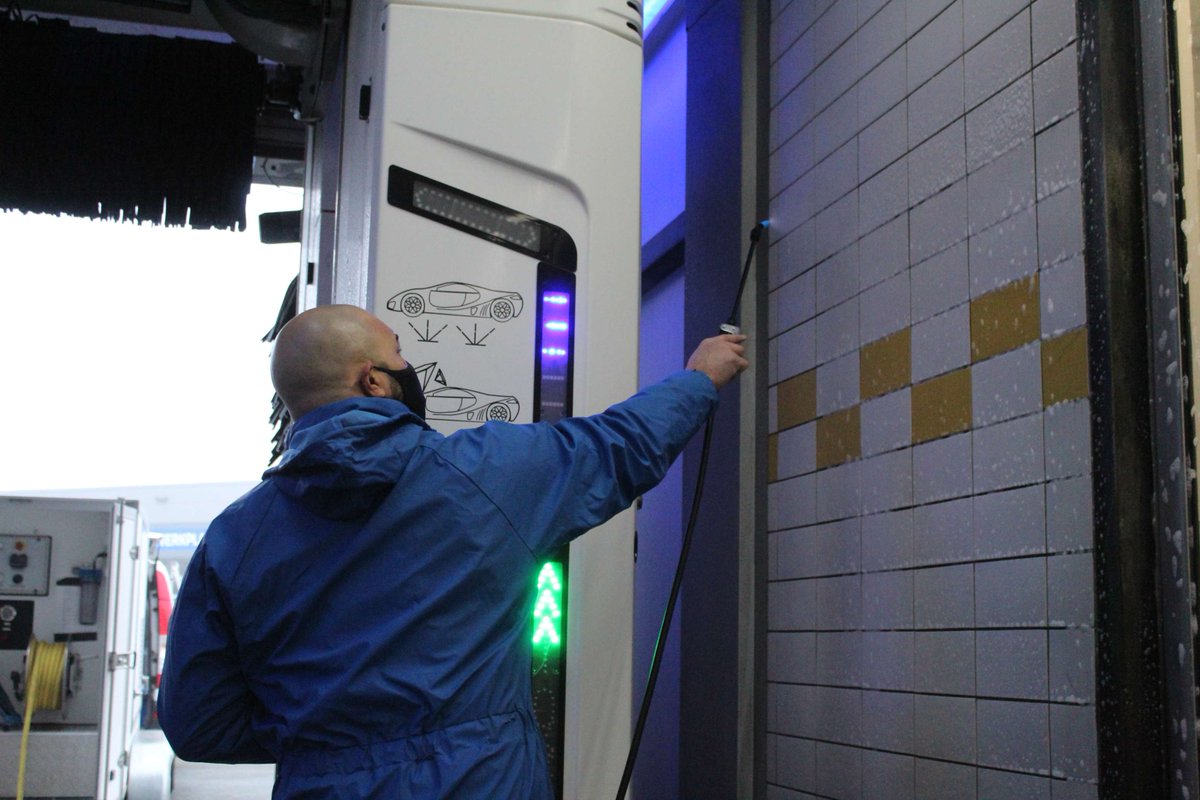 SchoneWasstraat's tweet photo. Wij verwijderen elk type vuil 🧽🧼🧹

Van vuilafzetting tot aan hardnekkig vuil, van kalk en schimmels tot aan algen, mos en groene aanslag. 

Onze reinigingsmethoden stemmen wij af op het type vuil, waarmee we alles moeiteloos kunnen verwijderen. https://t.co/PcjWNmsU1O