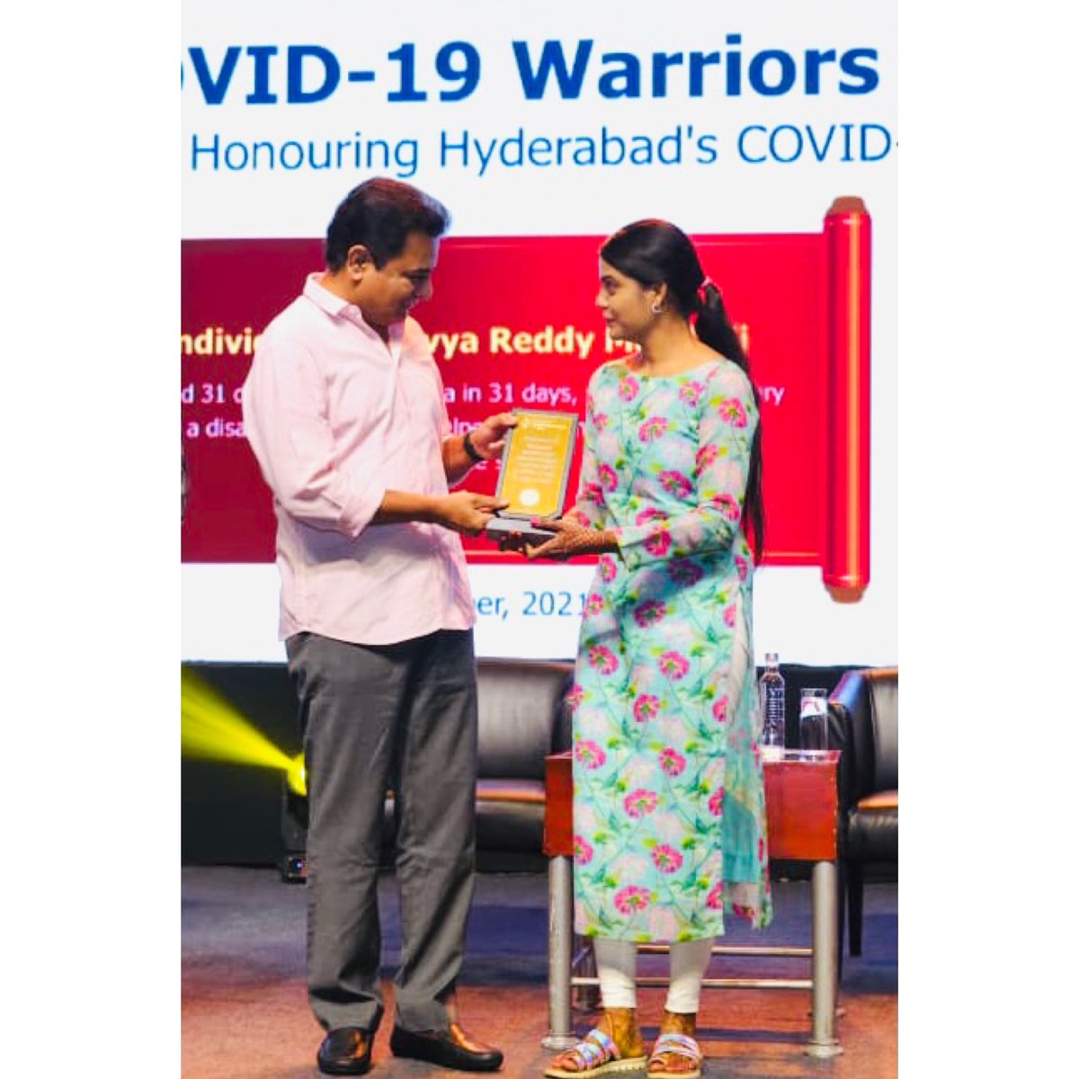 ShravyaMandadi's tweet photo. Truly humbled to be honoured by Telangana Social Impact Group @TelanganaSIG &amp; Telangana Government,a State Govt. recognition of individuals who have extended the highest levels of relief to citizens affected by #COVID19 
Received the award from @KTRTRS @jayesh_ranjan @SonuSood https://t.co/UBdizuCPCT
