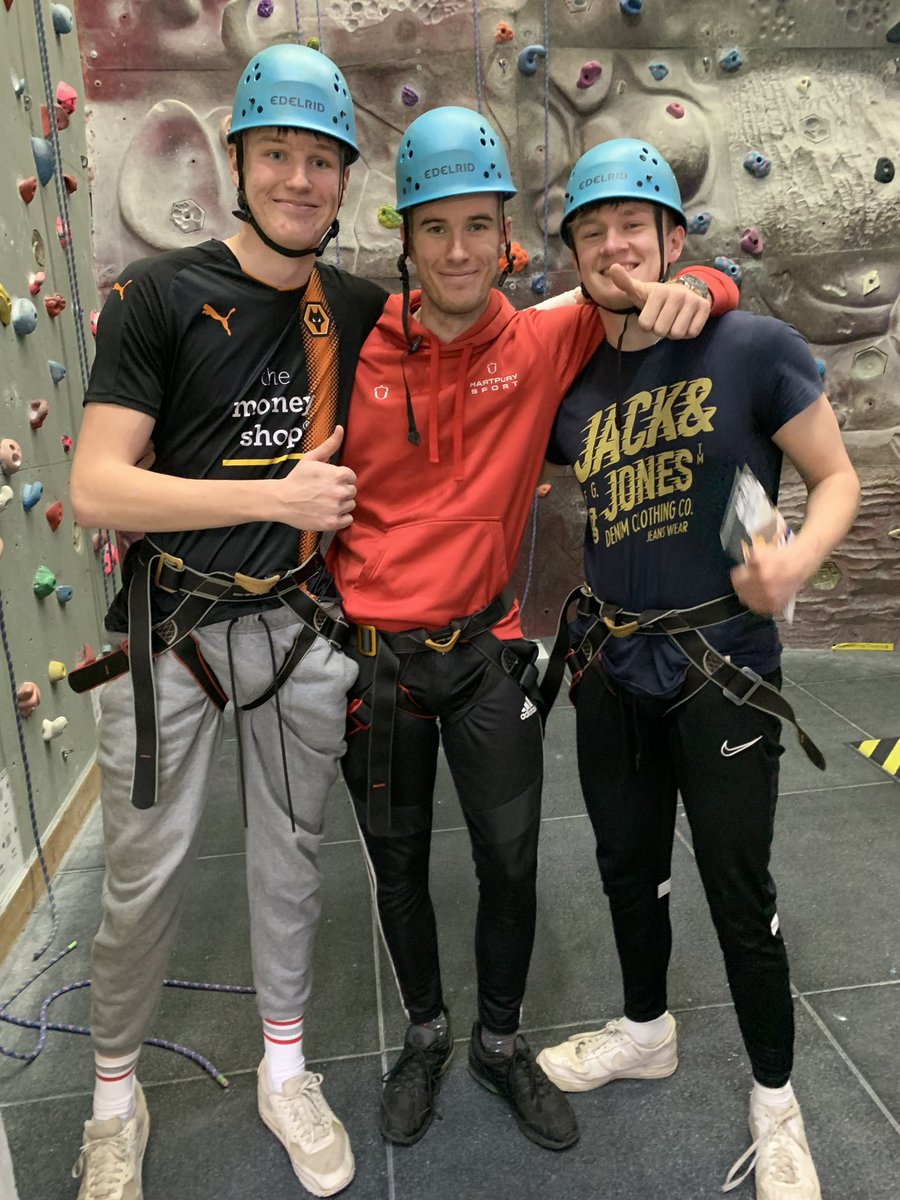 HartpuryUps1's tweet photo. UPS Year 2 getting signed off for their level 1 indoor climbing qualification 💪 https://t.co/ZZJcSdsEFQ