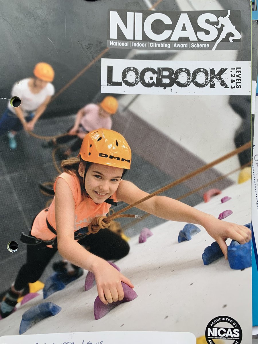 HartpuryUps1's tweet photo. UPS Year 2 getting signed off for their level 1 indoor climbing qualification 💪 https://t.co/ZZJcSdsEFQ
