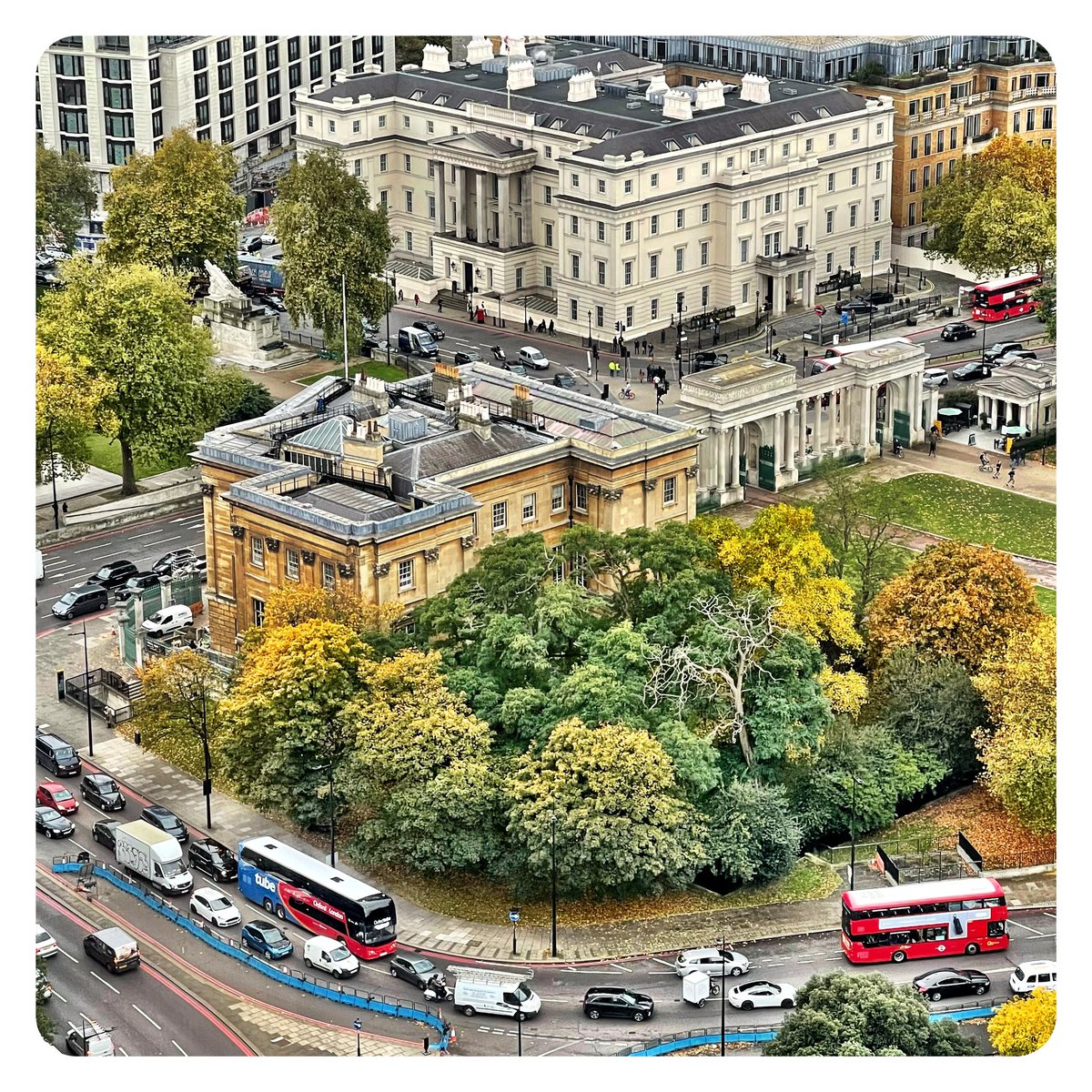 Enjoy your flute of Veuve <a href="/Winbeebee/">Winnie Bowman, CWM</a> … here’s my view today… Duke of Wellington’s No.1 London with a sexy trio of whites from <a href="/DomaineFaiveley/">Domaine Faiveley</a>😲