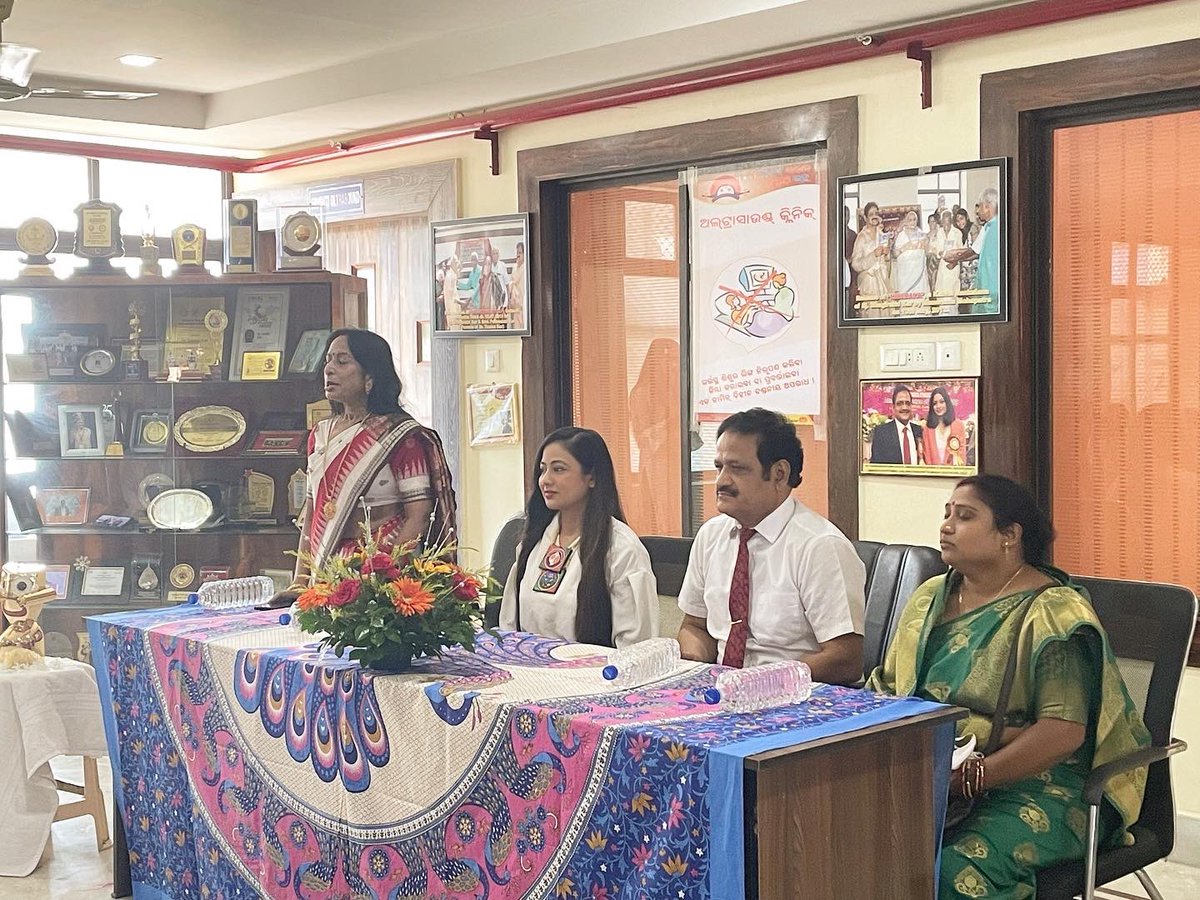 architaworld's tweet photo. Joined Shrusti Hospital,Dr. Tushar Kar and Dr.Ashranti Kar to spread the awareness of the tests which looks for precancer or cell changes which happens much before cervical cancer is detected.Early detection can cure cervical cancer. Let’s be aware of it.
 #cervixcancerawareness https://t.co/NZErRvJvL6