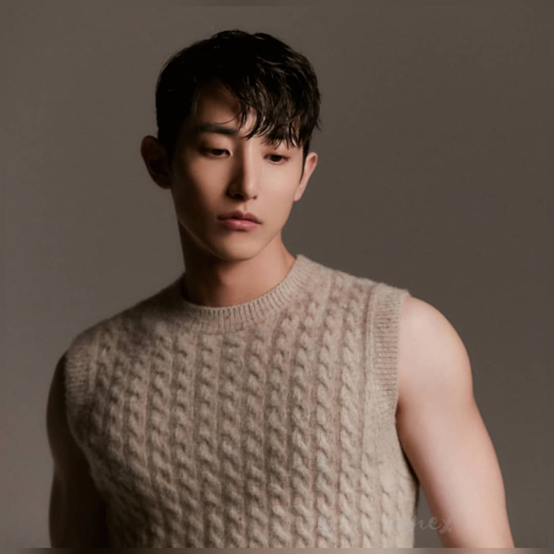 LSHfanDIMMA94's tweet photo. A dose of LSH... 🤍🤍🤍

#LeeSooHyuk
#이수혁 https://t.co/sVFnqmZ225