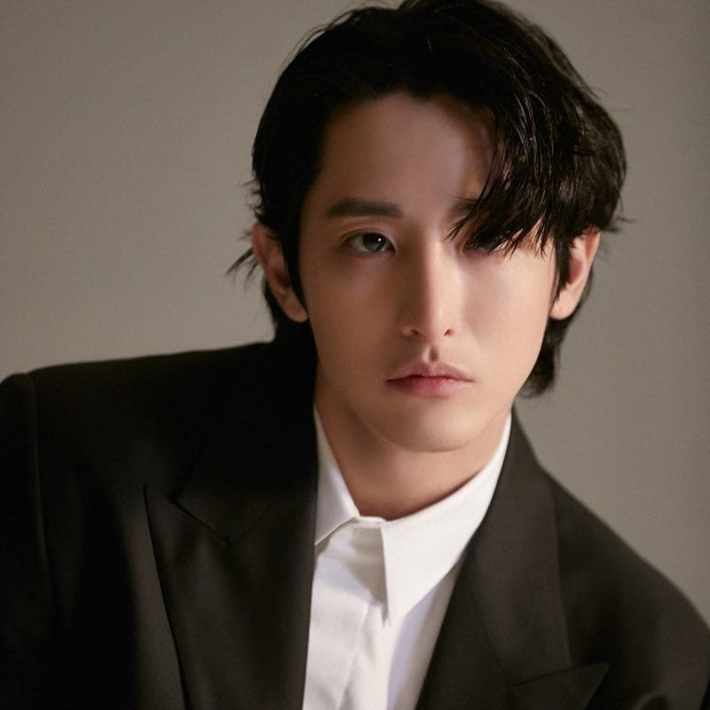 LSHfanDIMMA94's tweet photo. A dose of LSH... 🤍🤍🤍

#LeeSooHyuk
#이수혁 https://t.co/sVFnqmZ225