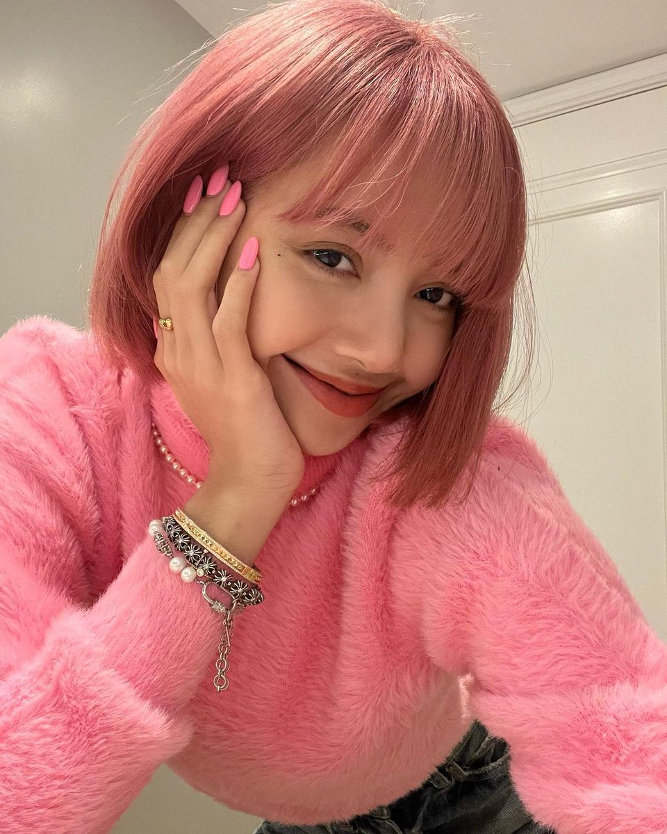 iHeartRadio's tweet photo. Pretty in 💗 P I N K 💗 

@BLACKPINK #LALISA https://t.co/OqXtFjlAmt
