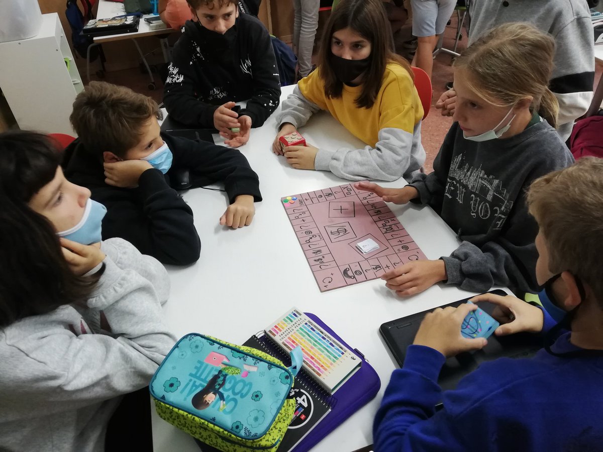 ESO1Virolai's tweet photo. Avui a #TGI els alumnes han jugat als jocs de taula que han elaborat els seus companys sobre el cicle de l'aigua, les desigualtats d'accés a l'aigua dolça i l'energia hidroelèctrica #1rdeso https://t.co/5x2nFGZMOp