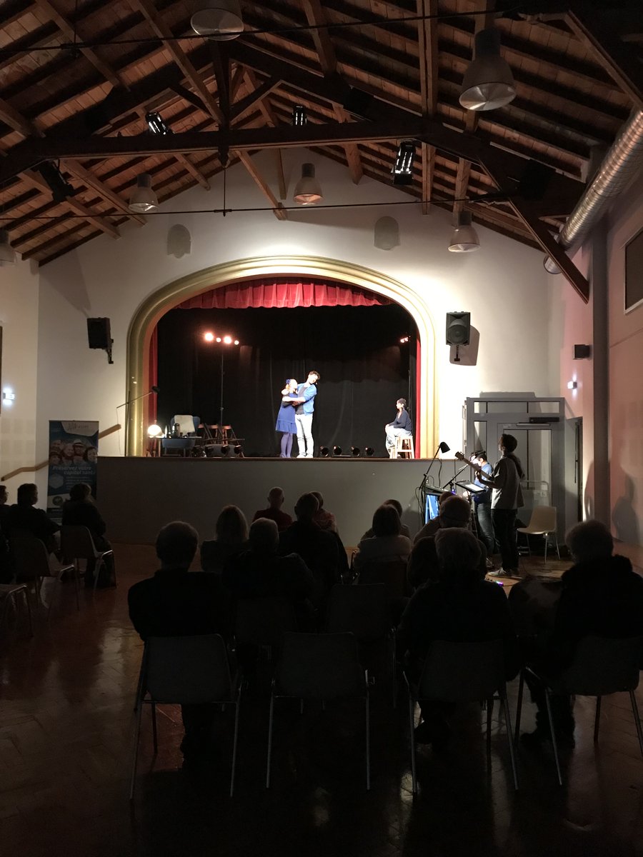 Aujourd'hui, le spectacle de nos Caisses de retraites "Et si on se disait tout" sur la commune de CASTETS avec la Compagnie EN UN SEUL MOT