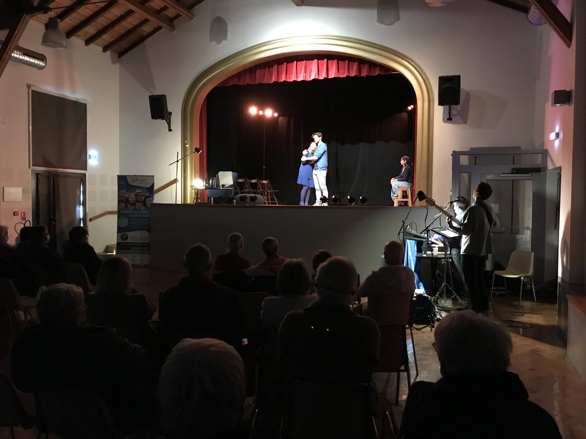 AseptSud's tweet photo. Aujourd'hui, le spectacle de nos Caisses de retraites "Et si on se disait tout" sur la commune de CASTETS avec la Compagnie EN UN SEUL MOT https://t.co/x0GQMJWekk