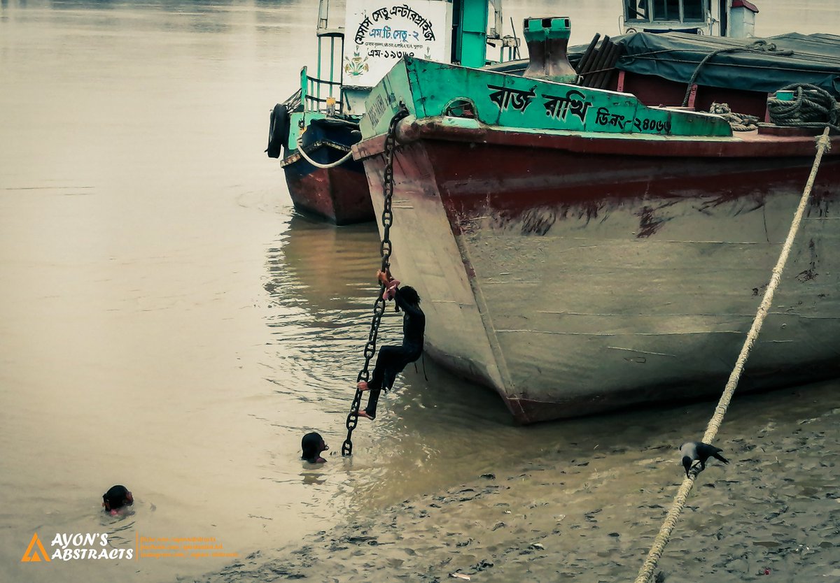 Playing at Rupsha river
#historicalplace #historicalbangladesh #mobileclick #mobilephotography #huwaeip30lite #mobilephoto #huwaei #mobileclick  #abstractart #abstracts #abstract #streetphotography #river #childhood #childhoodmemories #childphotography #colorfulmemories
#memory