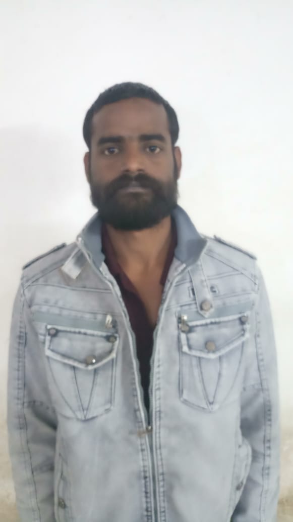 IndoreThana's tweet photo. *पठाखा फोड़ने को लेकर विवाद में कार में ��गा दी आग, एक गिरफ्तार*

- बाणगंगा इलाके के मामला, सीसीटीवी फुटेज की मदद से पुलिस ने पकड़ा
- पड़ोसी ने दोस्त रवि राजपूत के जरिए करवाई थी वारदात, पुलिस को पड़ोसी की तलाश https://t.co/MQUhZ3hzSs