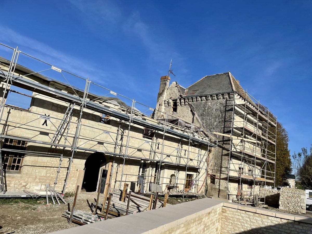 brunobelin's tweet photo. 🎈Un projet qui devient réalité :
➡️ la transformation du château de Monts-sur-Guesnes qui ouvre au public le 26 mai 2022 pour raconter l’odyssée du Moyen âge avec «l’épopée d’Aliénor et Richard» 🦁 Ce sera le premier épisode d’une aventure imaginée et écrite à partir d’août 2012 https://t.co/RhIYKoNYTg