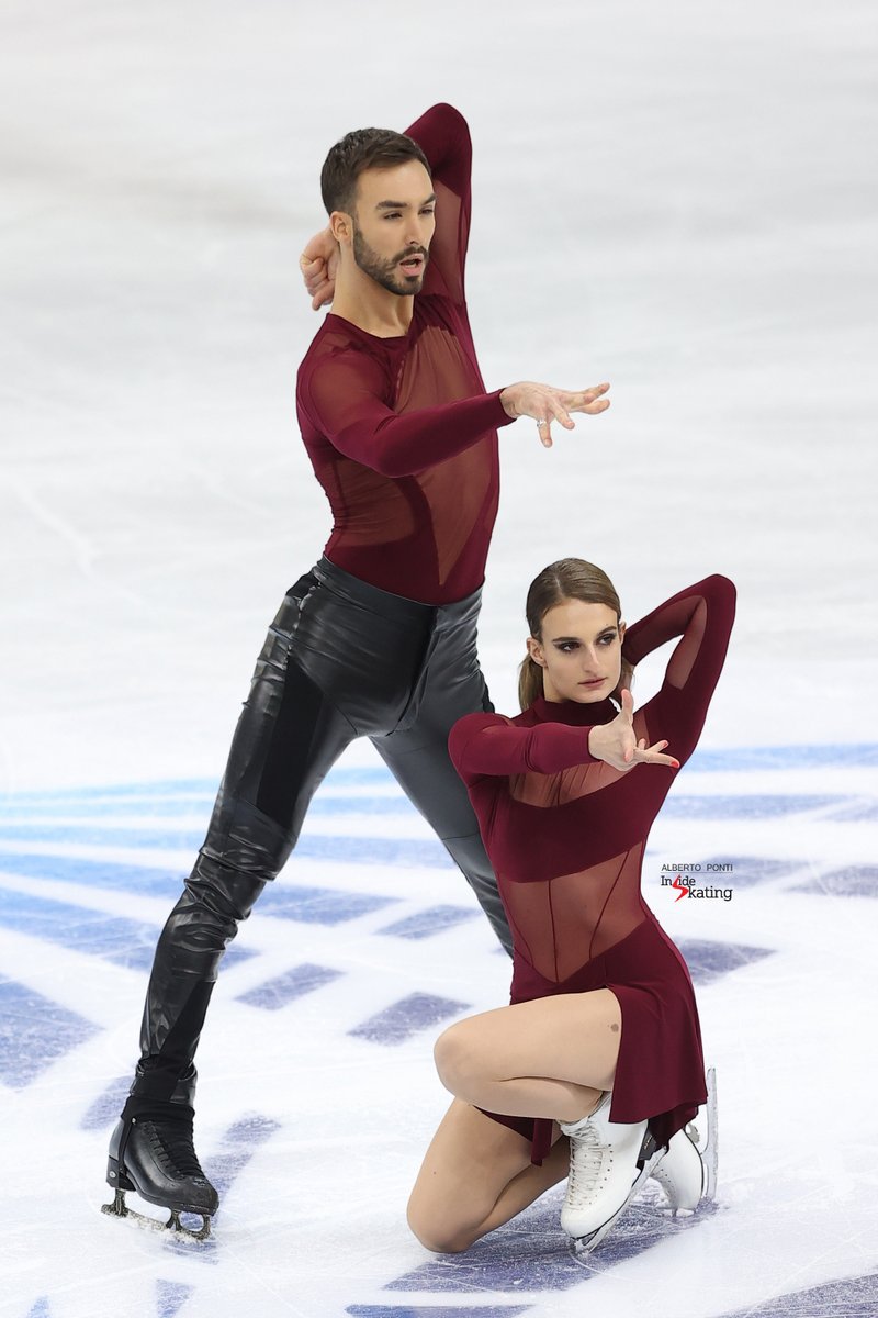 insideskating's tweet photo. Now let us show some of our highlights.
First there’s this – this very inviting, highly attractive, highly addictive rhythm dance, performed by @GabriellaPks and @GuillaumeCIZ in Palavela.
Drawing us in from the very first seconds.
#GPItaly #InsideSkatingHighlights https://t.co/VzPXolG1RV
