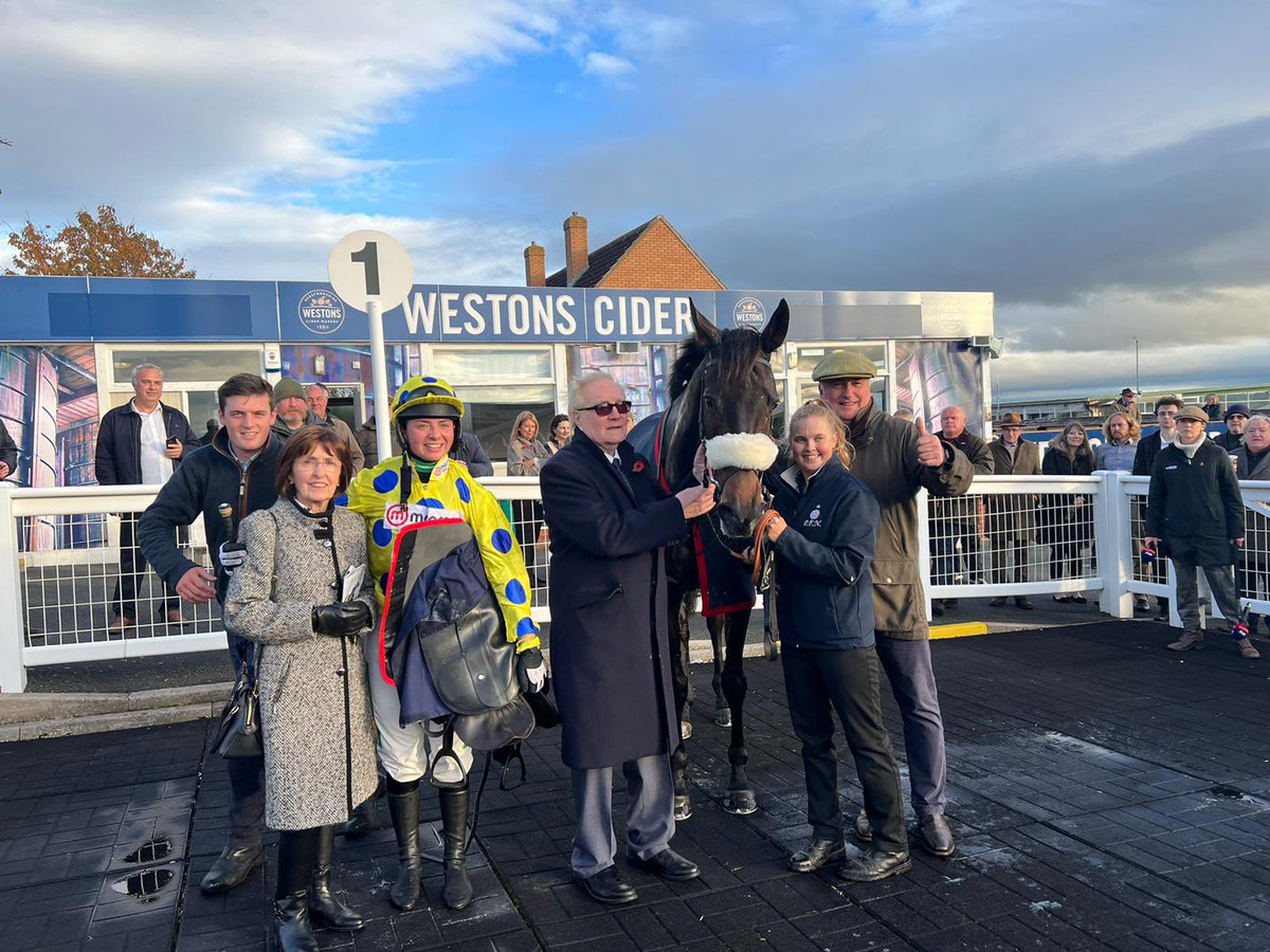 PFNicholls's tweet photo. Switch Hitter jumps well on chasing debut to win nicely at Hereford under another excellent ride from B. Very well done to Angus who has done such a brilliant job at home getting him right and to his owners Hills of Ledbury, Mr & Mrs Hitchens.. #3timer #59 https://t.co/r373XxmTMu
