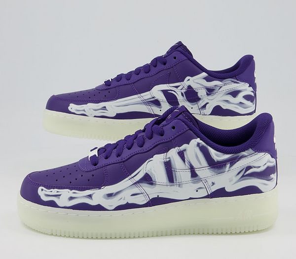 SNKR_TWITR tweet media