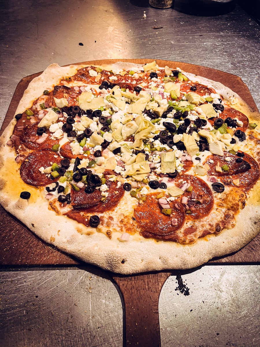 StrotherDist's tweet image. Have you tried the Mediterranean Pizza from @Main_Slice? 

𝐓𝐇𝐄 𝐌𝐄𝐃𝐈𝐓𝐄𝐑𝐑𝐀𝐍𝐄𝐀𝐍 pepperoni, artichoke, kalamata olives, red onion, green pepper, feta cheese, mozzarella &amp;amp; red sauce

ORDER ONLINE mainslice.com
CALL FOR DELIVERY (816) 600-5184