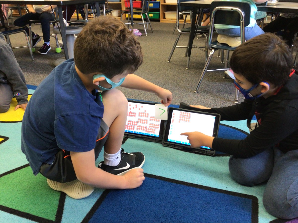 We are building and comparing numbers with a partner.