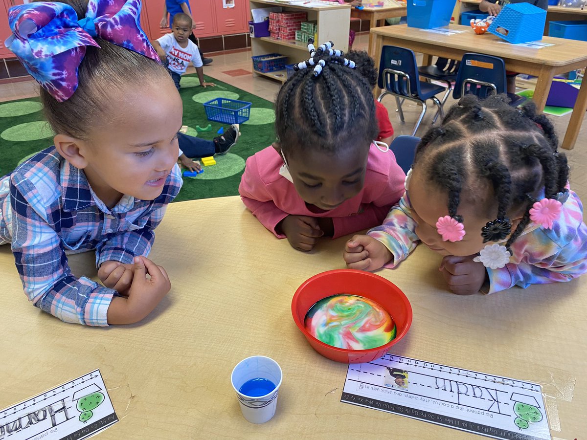 hszellner1's tweet photo. Letter M is for Magic Milk! #esc9headstart #iamwfisd @BookerTWashElem https://t.co/EloH7aBwrI