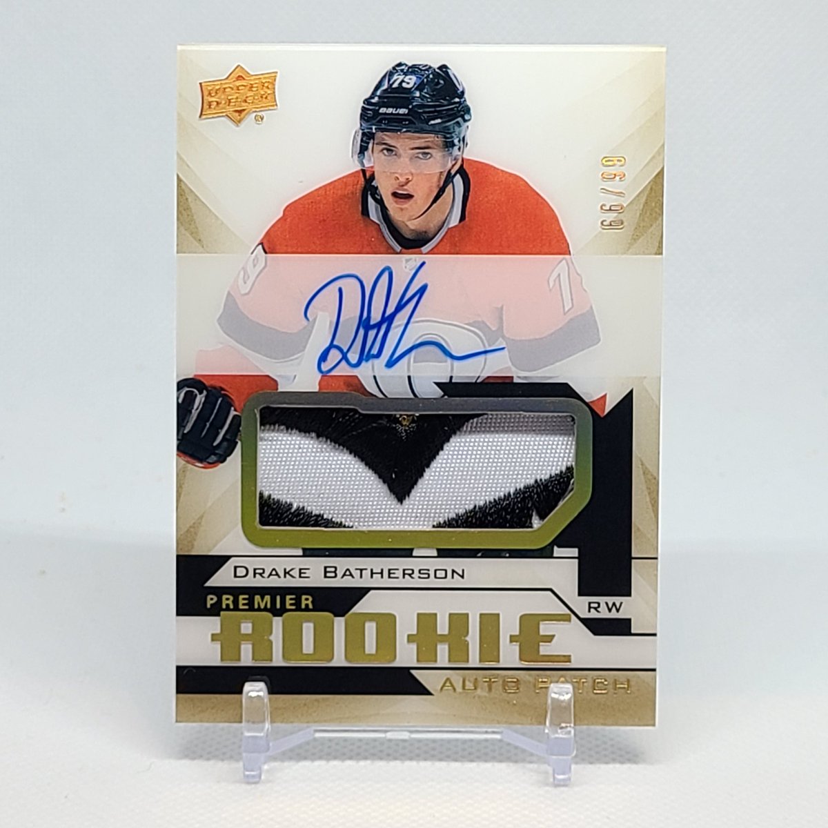 topcornerbreaks's tweet photo. What a beauty Drake Batherson is. He's a point per game player so far this season and clicking on all cylinders with Norris and Brady on the #Sens first line.
Had to grab his @upperdecksports Premier RPA gold when I saw it.
#hockeycards #goSENSgo #ottawasenators #itsbathtime https://t.co/9juvekTGFI