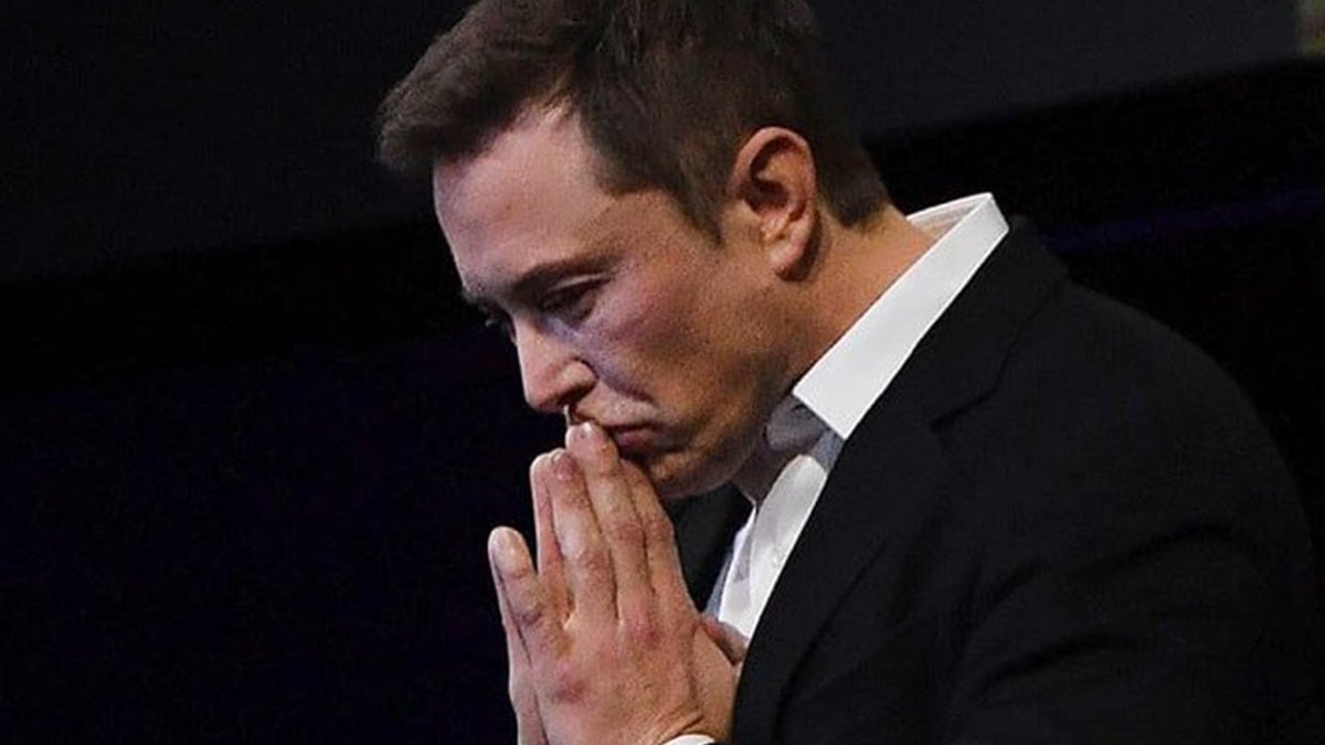 Investingcom's tweet photo. *TESLA SHARES SINK 7% TO FALL BELOW $1100

$TSLA https://t.co/vwAkTAw7bF