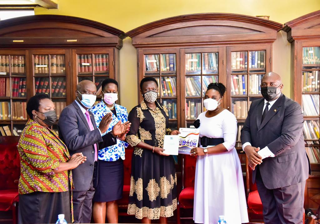 LeadershipCodeT's tweet photo. The LCT today presented its first Annual Report FY 2020/21 to the Minister responsible for Ethics and Integrity, Hon. Rose Lily Akello. https://t.co/moz4MaSUUv