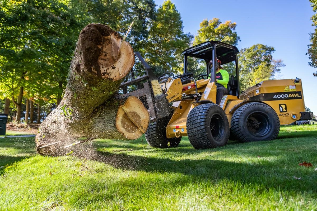 Small articulated wheel loaders continue to grow in popularity. <a href="/morbark/">Morbark, LLC</a> recently debuted its new <a href="/RaycoMfgInc/">RaycoMfgInc</a> 4000AWL articulated wheel loader. Dig the details. #rollinglarge

compactequip.com/wheel-loaders/…