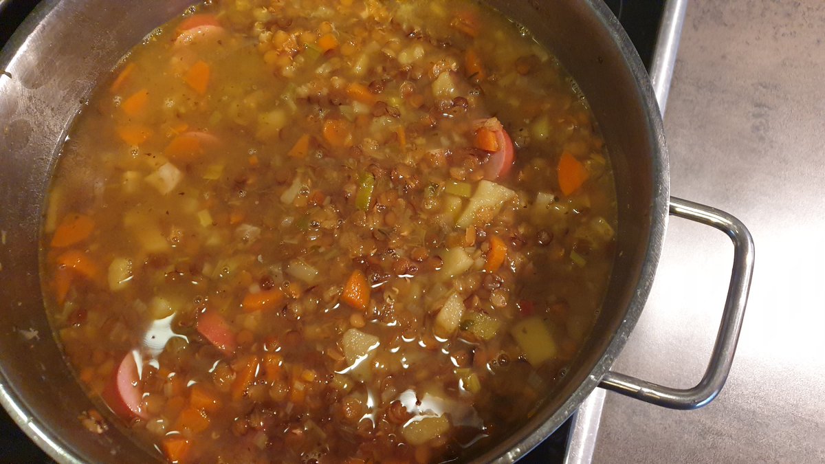ZitrusZuechter's tweet photo. So, jetzt gibt es die nächsten Tage #Linsensuppe 🙈
In Erinnerung an meine Mutter.
Sie fehlt mir so sehr. https://t.co/QXWxrI9ab0