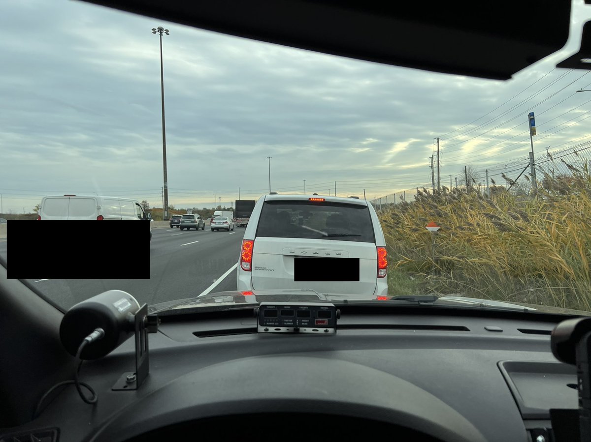 HRPS_Comm's tweet photo. During winter I made a post about an Uber driver who was watching TikTok videos while driving. Another case today - this driver was spotted on the QEW - cellphone screen divided in two: one app for map &amp; second for movies. Zero attention on the road #NOTSAFE #ICWH   ^OK https://t.co/CdvXfLz2Cz