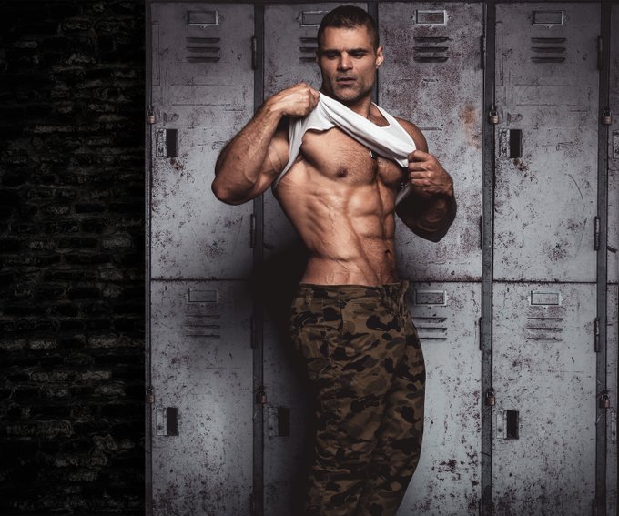 1 pic. Military Muscle?- @theygotmoxy by @PaulJamnicky 
Onlyfans Exclusive! Links in Bio ??
.
.
@hotfitmenonly