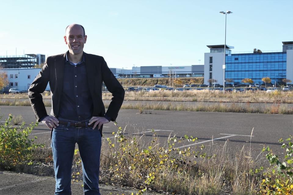 BochVolker's tweet photo. Am Donnerstag debattiert der @ltrlp zum Flughafen Hahn - Danke an die @fw_rlp für den Wasserstoff-Vorstoß! Ich kann mir ein Technologiezentrum des Landes im Rhein-Hunsrück-Kreis sehr gut vorstellen - und werbe am Hahn für (m)ein Drei-Stufen-Modell. https://t.co/yfSqa2FTSc