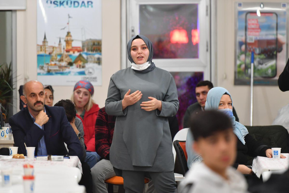 hilmiturkmen34's tweet photo. Ertesi güne enerjik başlamanın yolu, geceyi gençlerle bitirmek :) https://t.co/wqVLThZV1x