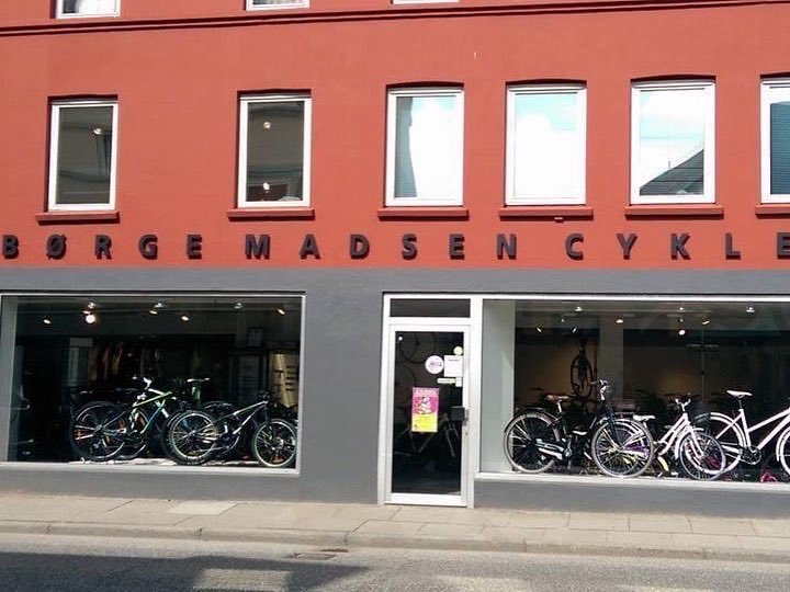 vejlecykelklub's tweet photo. Trofast sponsor forlænge aftale https://t.co/nrIDz9CWPq #vejlecykelklub #forzavck https://t.co/3rWo4buH9K