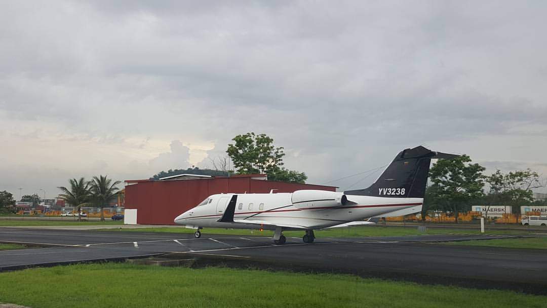 Arr3ch0's tweet photo. Learjet 55 #YV3238 programado Managua - Maiquetía para hoy.
Retrasado? Ya salió? No veo registros, ni historial, ni nada. 🤔 https://t.co/9tvshtgnpa