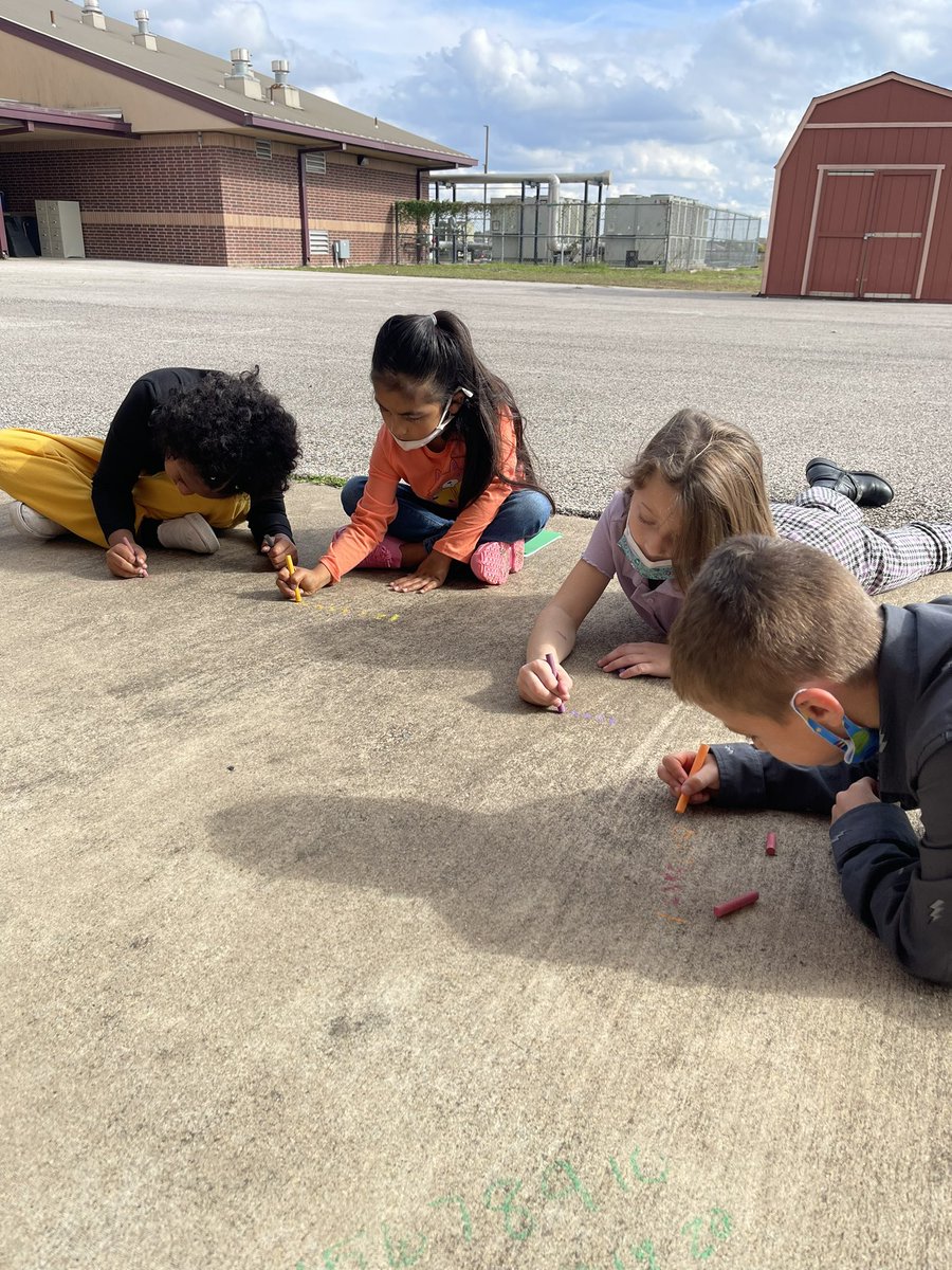 MrsJodiGilbert's tweet photo. When it’s a beautiful day you go outside and practice writing your 120 charts! So proud of these kiddos for how far they have came in such a short time. #growingwithgilbert https://t.co/4upFJySe0q